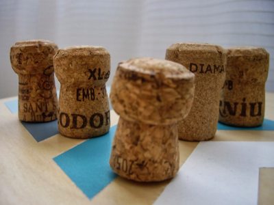 Con corchos y tubos de cartón, creá estos mini arbolitos de Navidad, súper lindos para la deco de estas fiestas