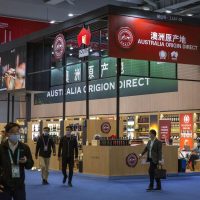 China levanta la imposición de aranceles al vino australiano
