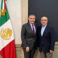 Tras el escándalo por boda, Santiago Nieto renuncia a la UIF; lo sustituye Pablo Gómez