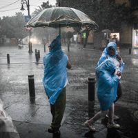 Amaga ciclón tropical en el Pacífico; alerta por lluvias intensas y torrenciales de viernes a lunes