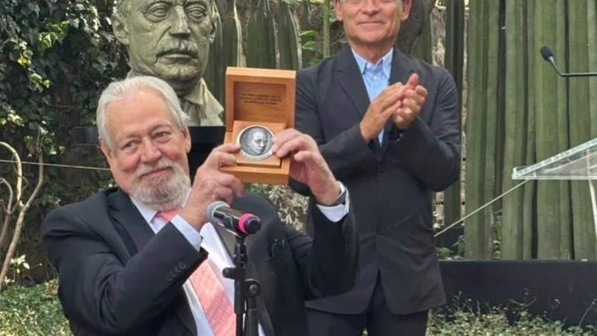 Gonzalo Celorio al recibir la presea