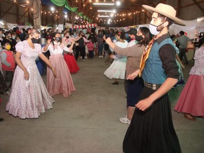 Más de 60 feriantes participan de la primera edición de Zapala Emprende