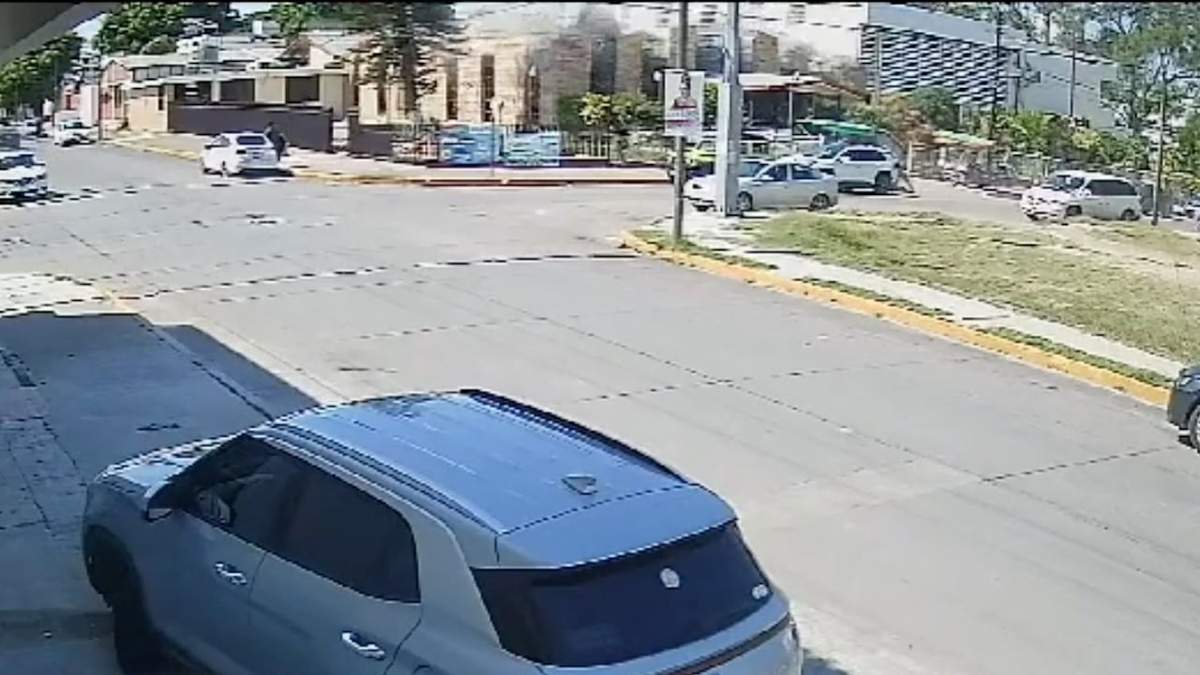 El momento exacto del derrumbe fue captado por una cámara de seguridad