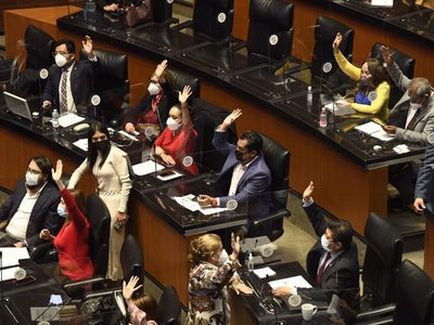 Aprueban periodo extraordinario sin desafuero de Toledo y Huerta