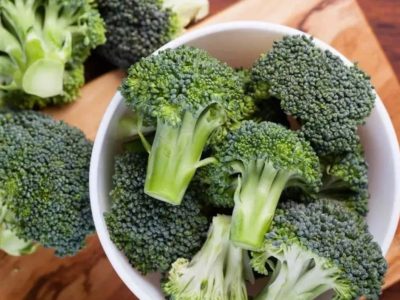 No tires los tallos del brócoli y prepará con ellos estos panqueques deliciosos y muy nutritivos