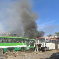 Se incendian autobuses de pasajeros en un taller de Guadalajara