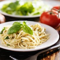 Fideos con pesto de tomate: prepará esta versión bomba para comer lo más rico en tu almuerzo o cena
