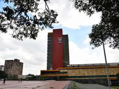 UNAM debe devolver dinero que alumno pagó por curso de inglés para titularse, resuelve la SCJN