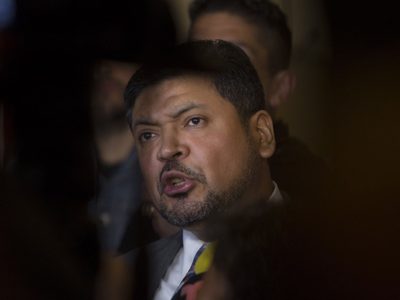 Renuncia el gobernador interino de NL; Congreso local acepta el regreso de Samuel García