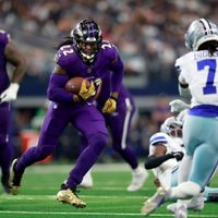 Henry corre para 151 yardas, 2 TDs y los Ravens resisten para vencer 28-25 a Cowboys