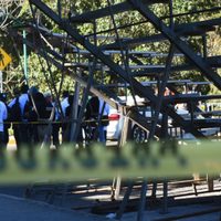 Colapsan gradas durante fotografía de graduación en la Universidad Veracruzana; hay 18 heridos