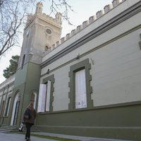 Reclamos en Neuquén: se encadenaron a la Casa de Gobierno para ser escuchados