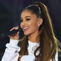 ¡No lo supera! Ariana Grande sigue ostentando con fotos del backstage de "Rain on Me". ¡Orgullosa!