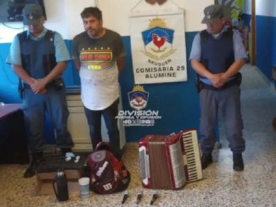 La Policía detuvo a un hombre que había robado en una vivienda de Ruca Choroy