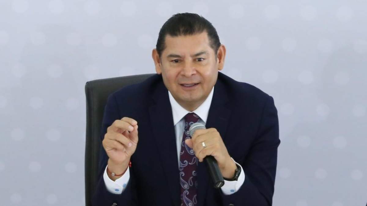 El gobernador de Puebla, Alejandro Armenta