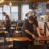 Atención: extienden el horario de atención de bares y restaurantes en Neuquén
