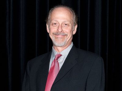 Una víctima más: Mark Blum falleció tras luchar contra coronavirus