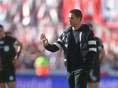 Sin autocrítica: Fernando Gago responsabilizó al árbitro de la derrota en el Superclásico