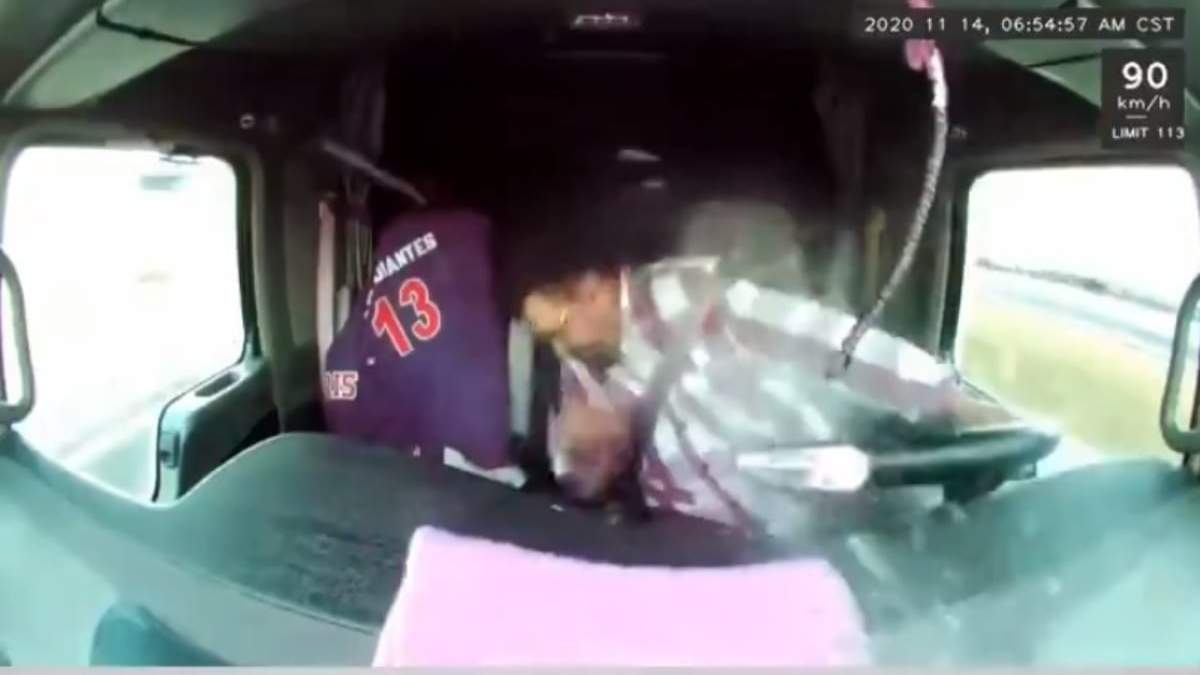 El conductor del tráiler esquivó las balas en la vía Querétaro-Irapuato
