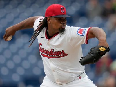 Acusan de aceptar sobornos para amañar partidos a Emmanuel Clase y Luis Ortiz, peloteros de la MLB