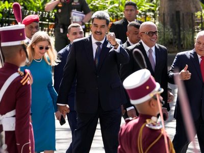 Maduro anuncia nueva constitución y la oposición lo acusa de usurpador