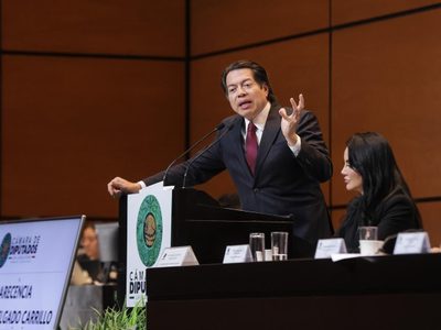 Mario Delgado pide incremento de 50 mil millones de pesos para presupuesto de becas