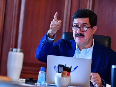 Corral cuestiona "falta de liderazgo" de AMLO y convoca a la unidad nacional