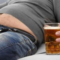 Sin nada de pesas y en casa: el ejercicio más efectivo para eliminar la panza cervecera en semanas