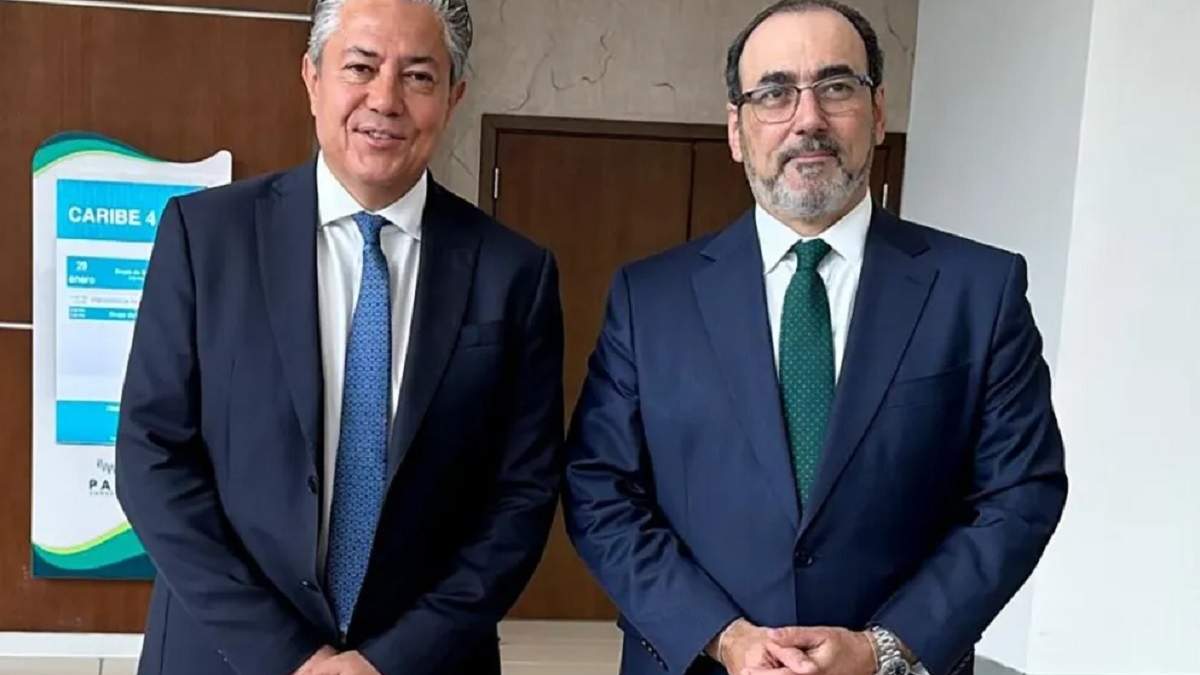 El gobernador Rolando Figueroa se reunión con el presidente de CAF, Sergio Díaz-Granados y analizaron las obras en ejecución y las planificadas. Fuente (Neuquén Informa)