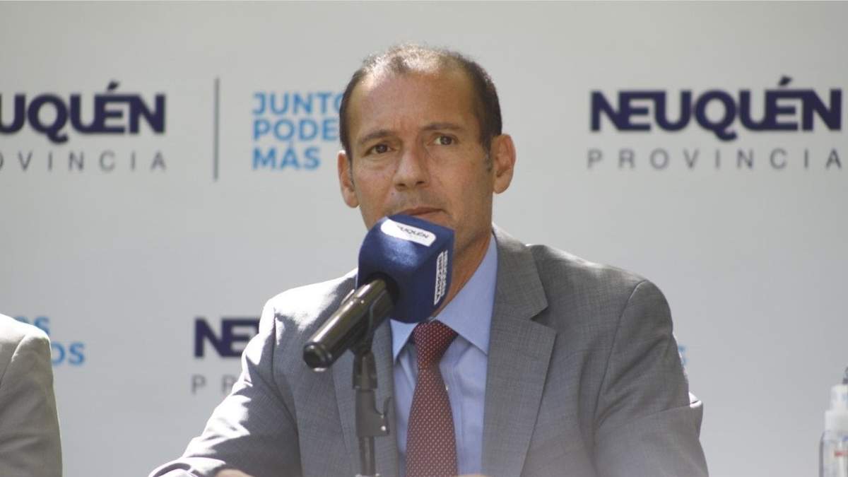 Omar Gutiérrez durante el anuncio sobre San Martín de los Andes. Fuente: (@OmarGutierrezOk)