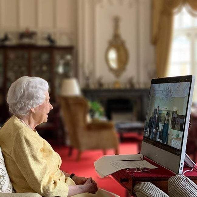 La reina sostuvo una videoconferencia