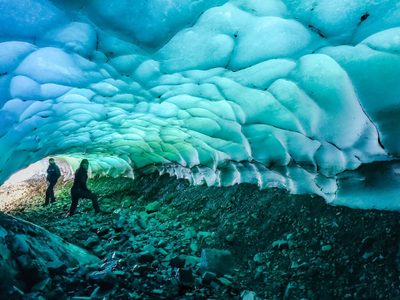 Muy cerca de Esquel, los túneles de hielo deslumbran al turista en busca de aventuras