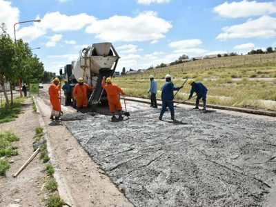 Un anhelo hecho realidad: pavimentan en Zapala 20 cuadras de la avenida Cañadón