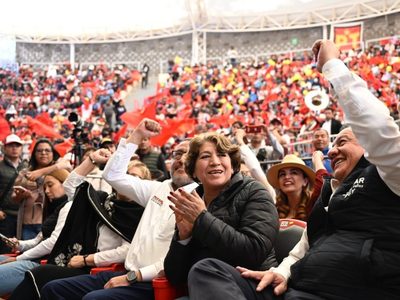 Delfina Gómez promete en Metepec que acabará "con privilegios" si gana la elección de 2023