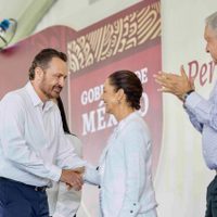 “¡Fuera Mauricio Kuri!”: Abuchean a gobernador de Querétaro en acto con AMLO y Sheinbaum (Video)