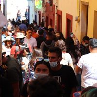 El Callejón del Beso, abarrotado pese al semáforo rojo en Guanajuato por covid