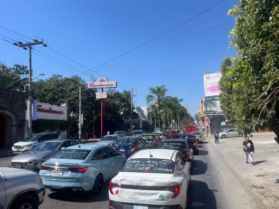 Conductores y repartidores de Morelos protestan contra reformas a la Ley del Transporte