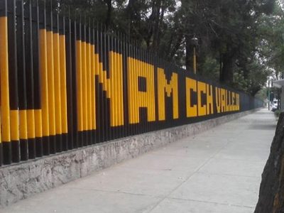 Encapuchados toman las instalaciones del CCH Vallejo de la UNAM