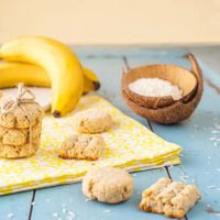 Galletas de banana y coco súper crocantes y en pocos minutos: sin harina ni azúcar, una receta fit para comer sin culpa