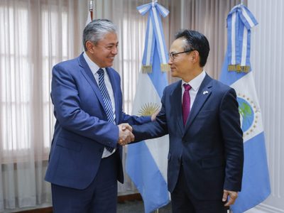 Embajador de Corea del sur visitó casa de gobierno y recorrió Vaca Muerta