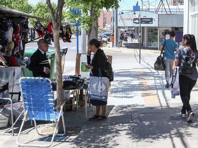 Hay menos puestos callejeros en Neuquén