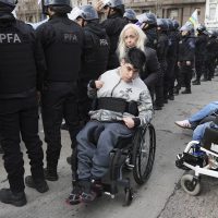 Discapacidad: quiénes dejarían de cobrar y qué cambia con proyecto de Milei que reabre un conflicto