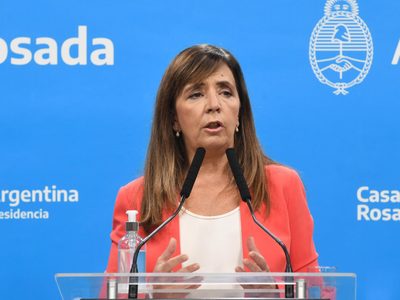Un bono para jubilados: Gabriela Cerruti y una espera de 48 horas
