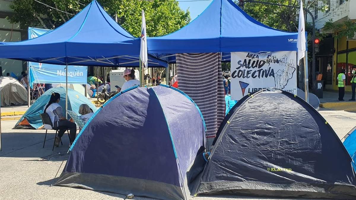 Acampe de Libres del Sur frente a Casa de Gobierno. Fuente (Javier Manzano)