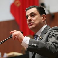 Renuncia al PAN 'Chema” Martínez, quien antes fustigó postulación de Mancera al Senado