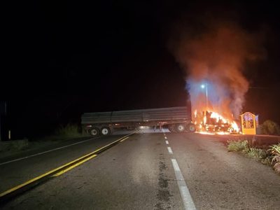 “Arde” Tecpan de Galeana, grupos armados se enfrentan con militares; hay cuatro muertos
