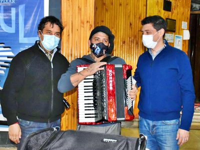 Carlos Koopmann junto al vicegobernador, a pura actividad en Zapala