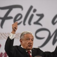 AMLO se burla de premio a ministra Norma Piña: "esos se consiguen en Santo Domingo"