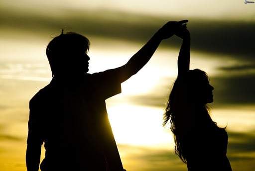 Famoso cantante y su novia. Fuente: (Google).