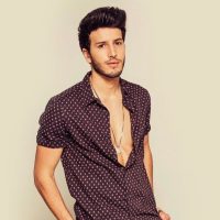 Es más que música: Sebastián Yatra fue alabado por aparecer con este traje de IT Boy